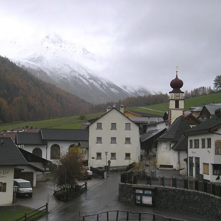 Hotel Edelweiss Malles Venosta Esterno foto