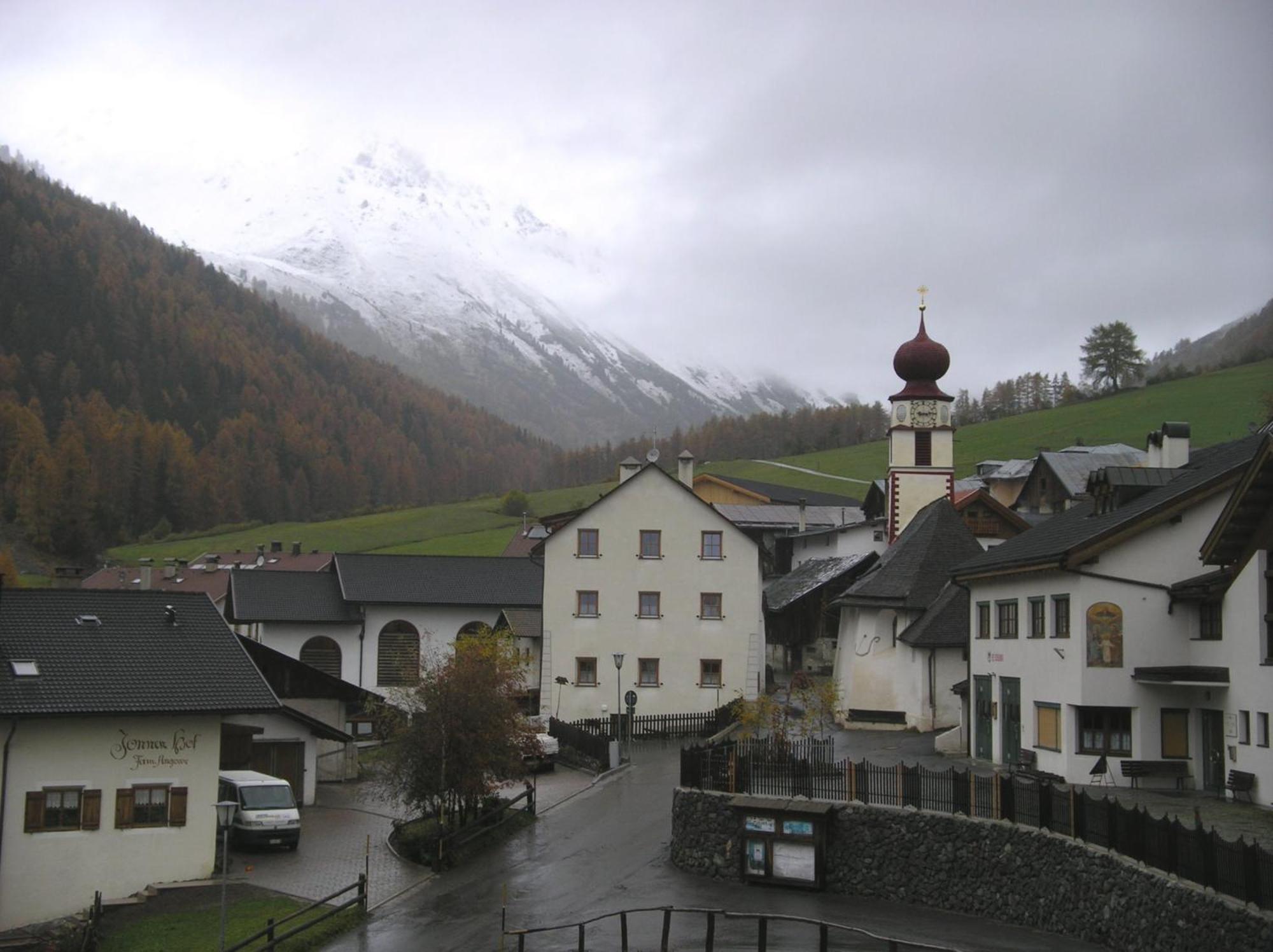Hotel Edelweiss Malles Venosta Esterno foto